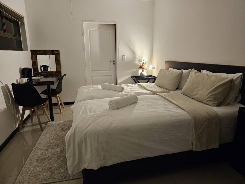 Carlo'S Boutique Guesthouse ウォルビスベイ エクステリア 写真